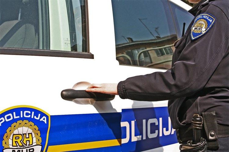 Pula: 28-godišnjak iz trgovine ukrao cigarete i čokolade