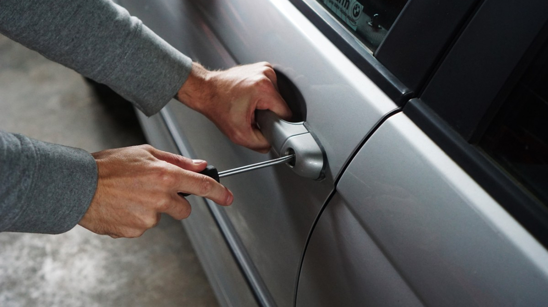 BRZA REAKCIJA Pronađen kradljivac koji je ukrao automobil 72-godišnjaku