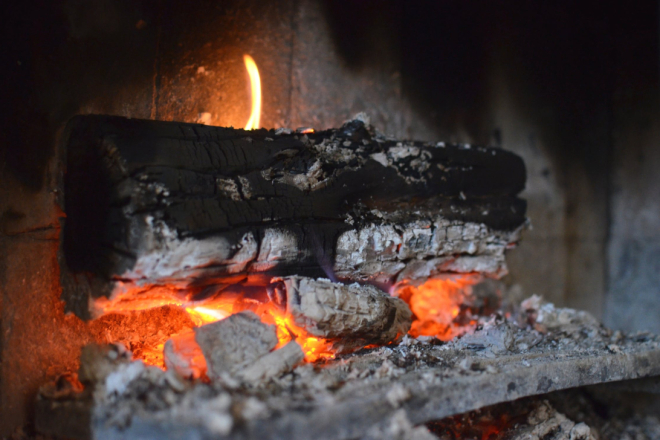 ISTARSKI OBIČAJ Na Badnjak se palio cok koji je trebao gorjeti sve do blagdana Sveta tri kralja