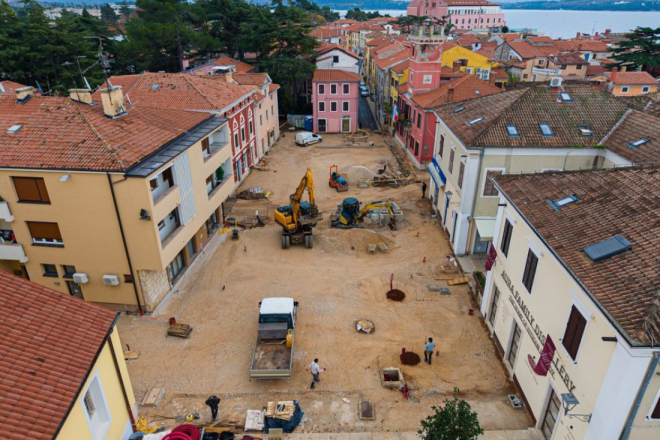 U Novigradu punom parom teku radovi na rekonstrukciji starogradske jezgre