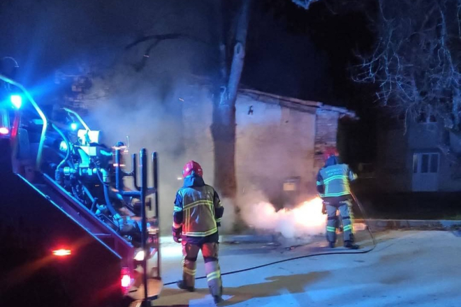 U Bujama došlo do požara drvene kućice i garaže!