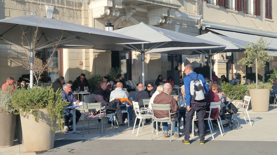 Sunce i toplije vrijeme pred nama: Bura slabi, vikend donosi do 25 °C