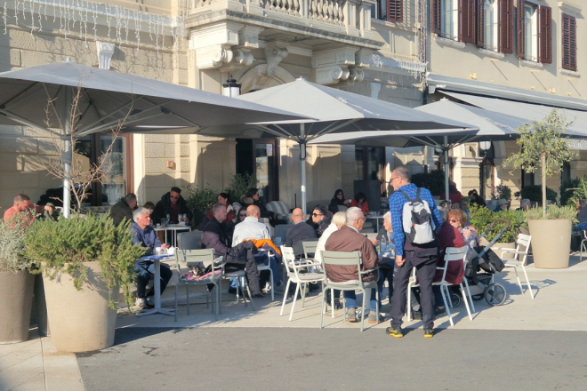 Sunce i toplije vrijeme pred nama: Bura slabi, vikend donosi do 25 °C
