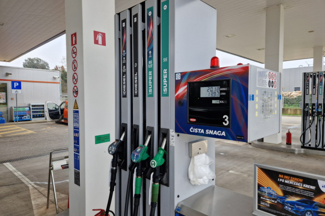 Gorivo bi već od utorka moglo znatno poskupjeti! Vraća li Vlada uredbu?!
