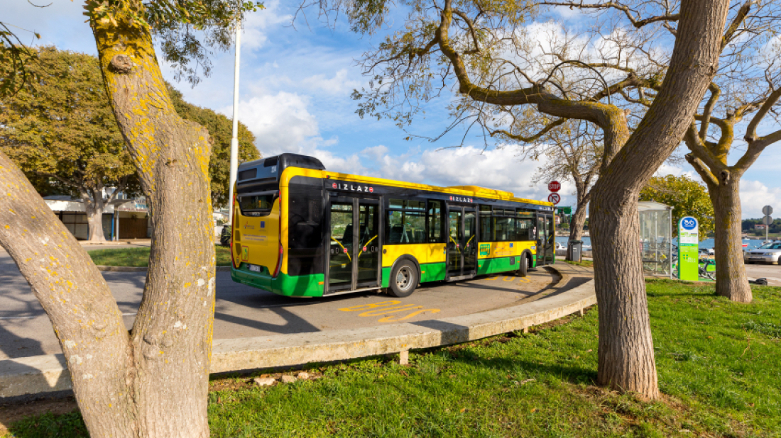 Učenici i studenti u Puli od Nove godine imaju pravo na besplatne autobusne karte!