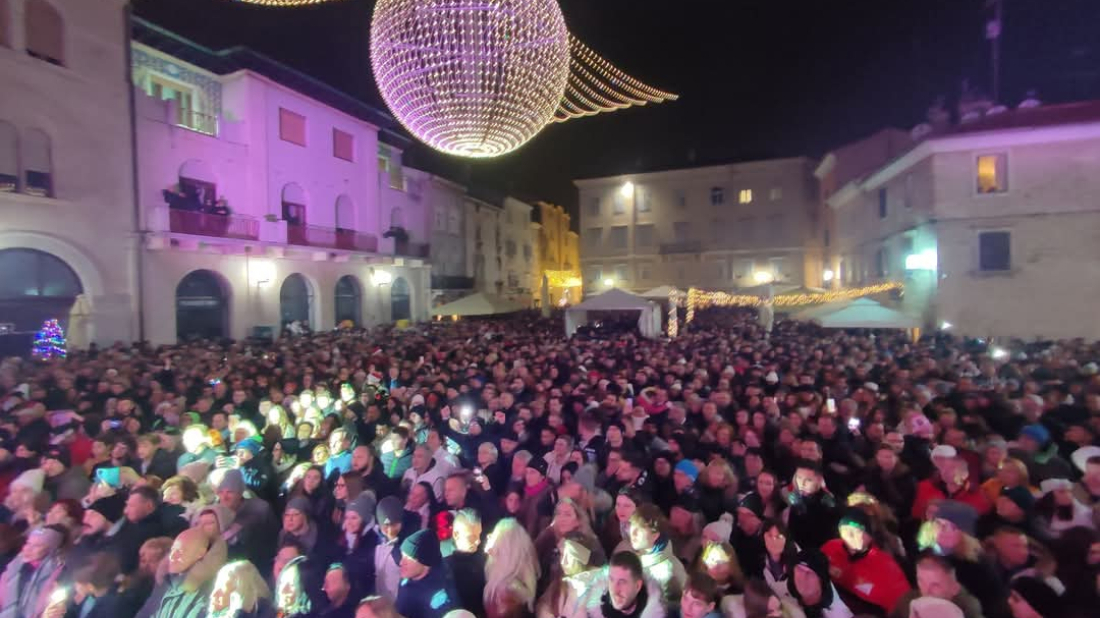 (FOTO) Istrijani i gosti dočekali Novu godinu u spektakularnoj atmosferi uz vrhunske izvođače