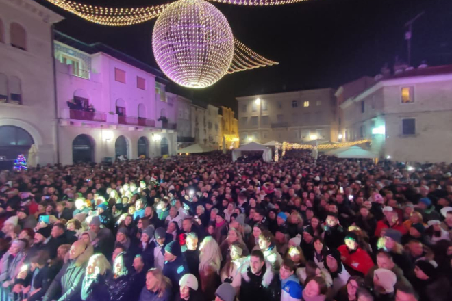 (FOTO) Istrijani i gosti dočekali Novu godinu u spektakularnoj atmosferi uz vrhunske izvođače