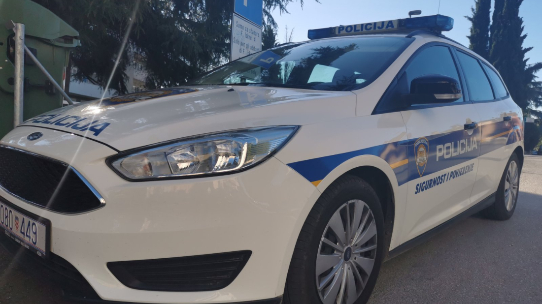 KRAĐA U OBITELJSKOJ KUĆI! Policajac iz Rovinja van službe uhvatio kradljivice i vratio novac vlasnici