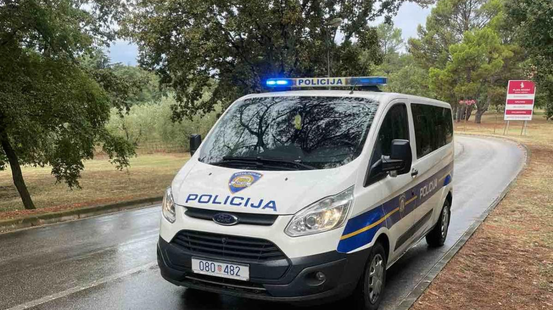 U Kašteliru isčupao maskotu pa zaradio kaznenu prijavu