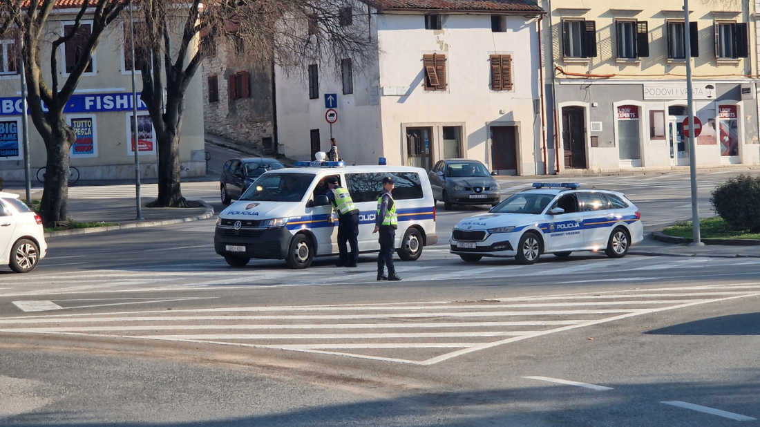 U Puli vozio pijan pa dobio visoku kaznu i zadržan na triježnjenju