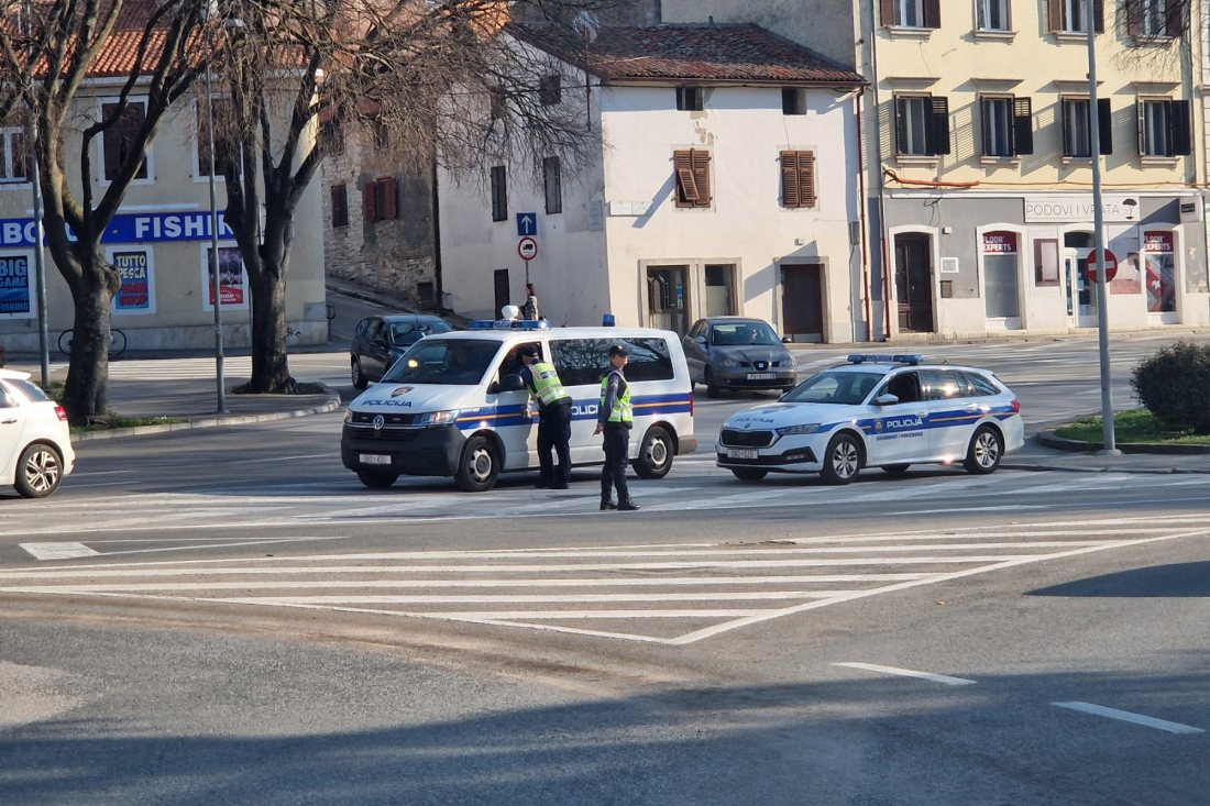 U Puli vozio pijan pa dobio visoku kaznu i zadržan na triježnjenju