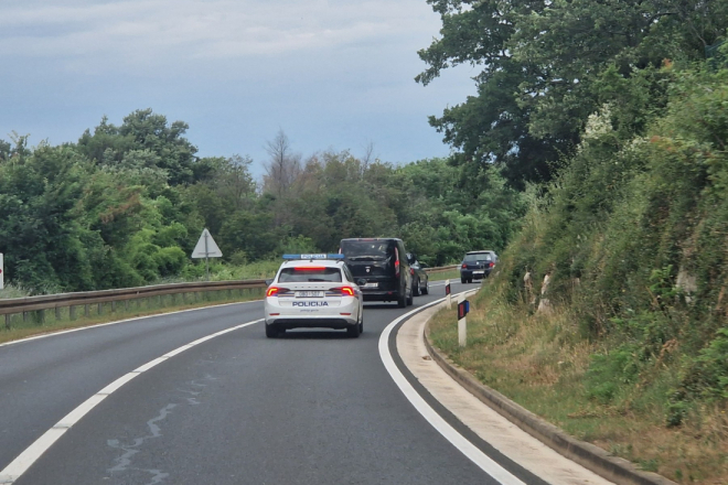 Pijana vožnja u 9 ujutro: Policija muškarca odvela na triježnjenje!