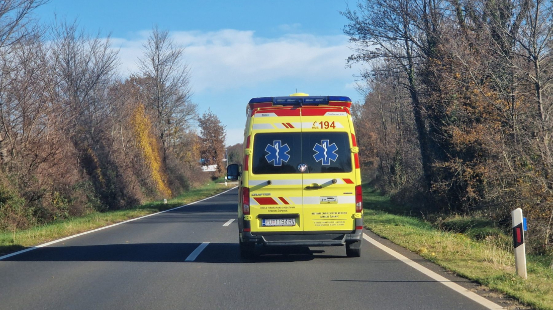Sudar kod Žminja: automobil oduzeo prednost motociklu, dvoje ozlijeđenih