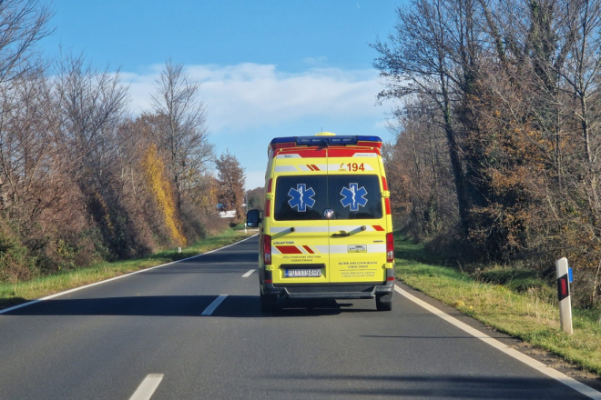 Sudar kod Žminja: automobil oduzeo prednost motociklu, dvoje ozlijeđenih