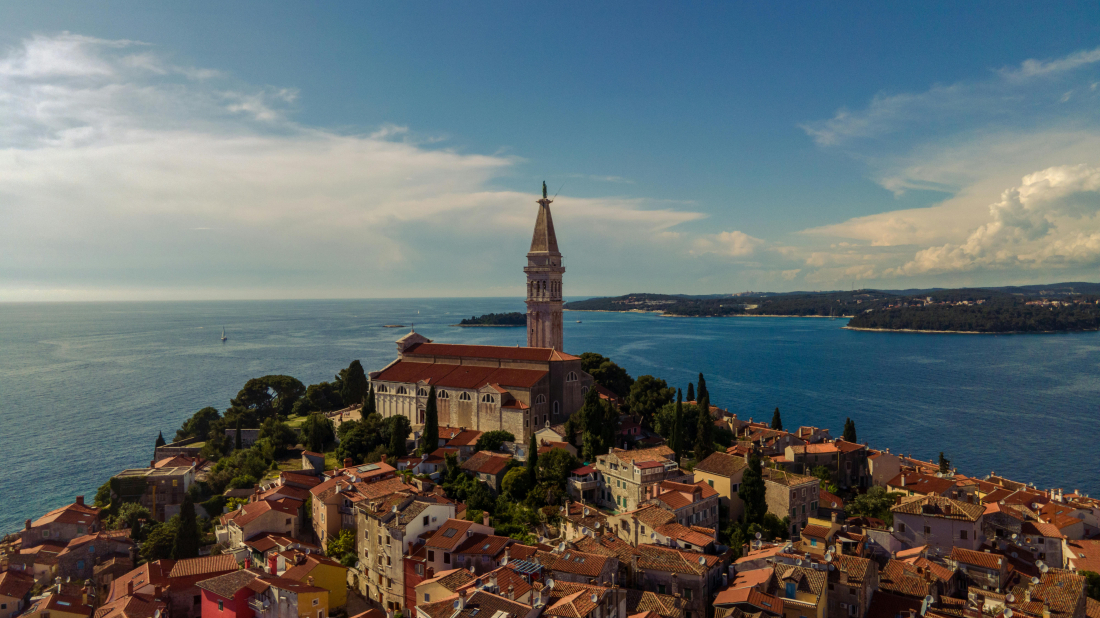 Znate kada je postavljen kip svete Eufemije u Rovinju? Prije gotovo 90 godina zrakoplov ga je srušio