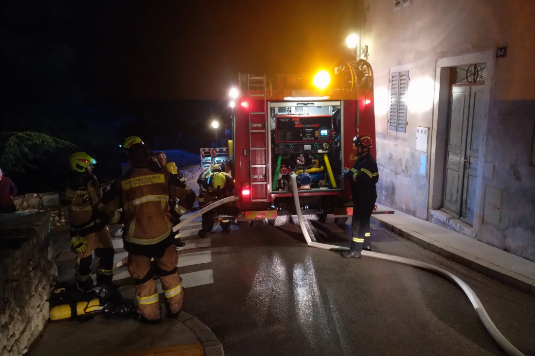 Požar progutao skladište kod Umaga: Šteta se mjeri u desecima tisuća eura!