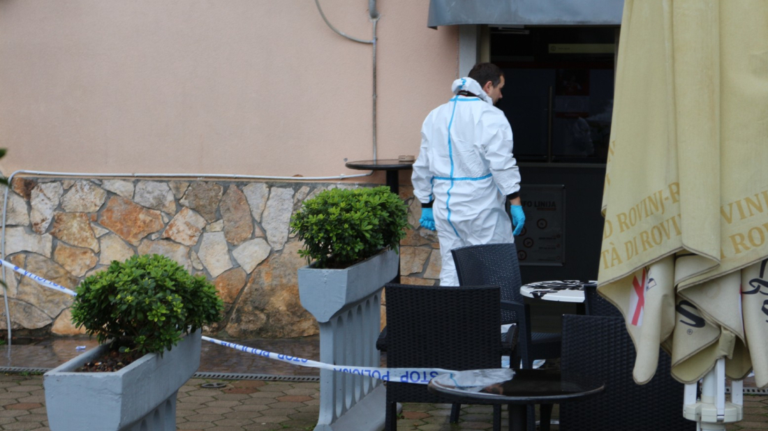 Pokušaj oružane pljačke u Puli: Razbojnik prijetio pištoljem, ali nije uspio ukrasti novac