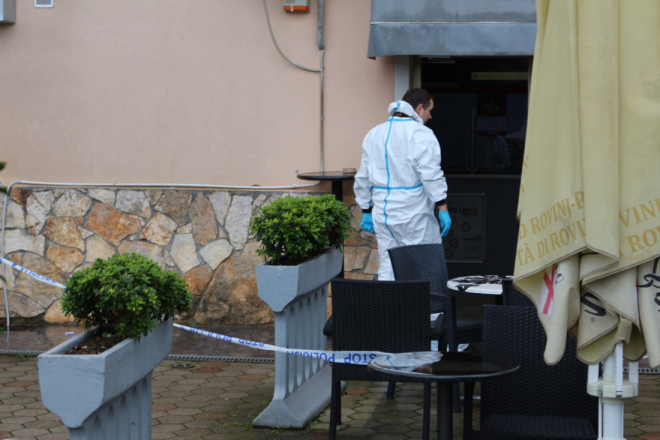Pokušaj oružane pljačke u Puli: Razbojnik prijetio pištoljem, ali nije uspio ukrasti novac