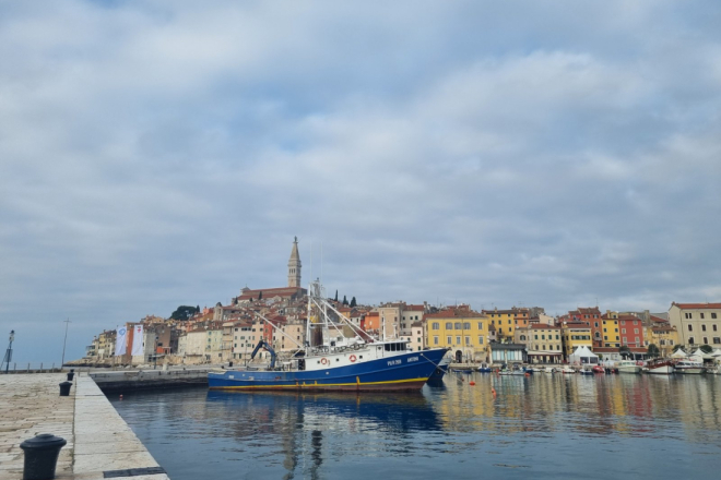 Promjenjivo proljetno vrijeme u Istri: Bura ne posustaje, temperature u porastu