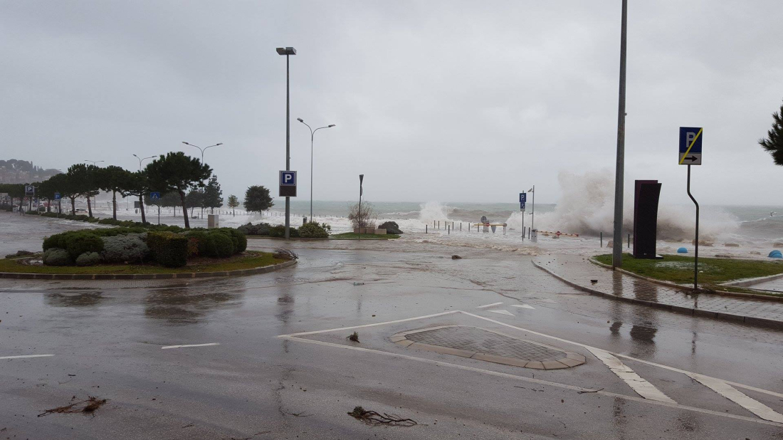 'Četiri godišnja doba' za kraj tjedna: grmljavina, bura i snijeg u samo tri dana!