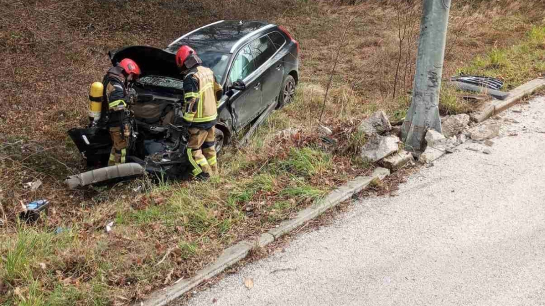 PROMETNA NESREĆA KOD LUPOGLAVA 20-godišnjak izgubio kontrolu pa automobilom sletio s ceste