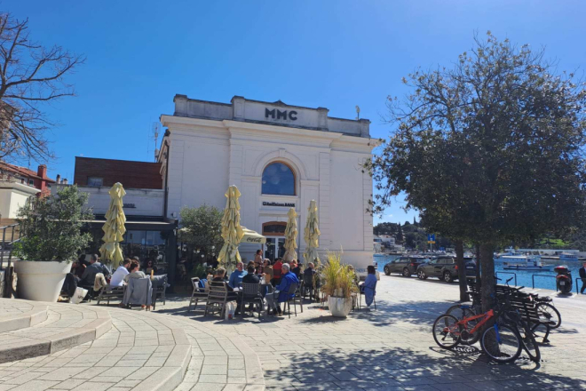 Glazbeni poučak u Rovinju se nastavlja: stiže vrhunski koncert trija FACis!