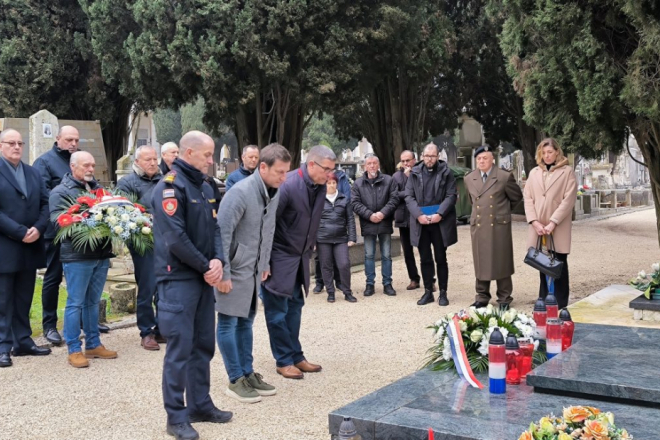 GODIŠNJICA POGIBIJE Mladi Tomislav Brstilo iz Rovinja u kamionu naletio na protutenkovsku minu ODANA MU POČAST