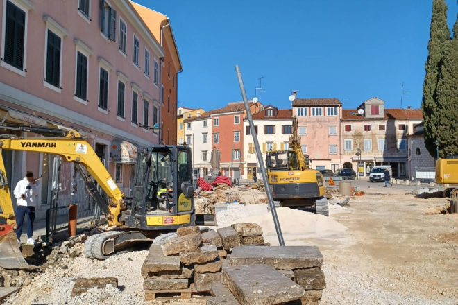 Radovi u rovinjskoj Ulici Carducci napreduju, evo kako izgleda i buduće Spomen obilježje