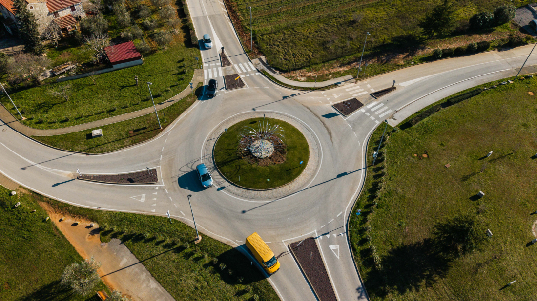 Rovinj: Na putu iz Bala prema kampu "Mon Perin" pas izletio pred auto i stradao, slijedi prijava protiv vlasnika psa