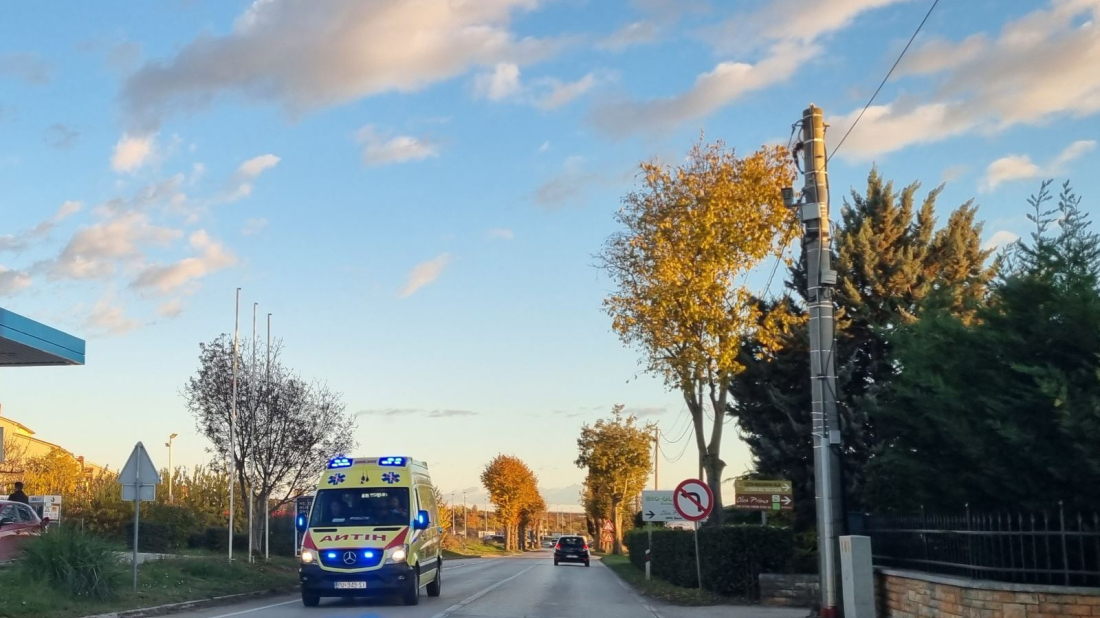 NESREĆA U VODNJANU U sudaru došlo do prevrtanja traktora, vozač traktora teško ozlijeđen