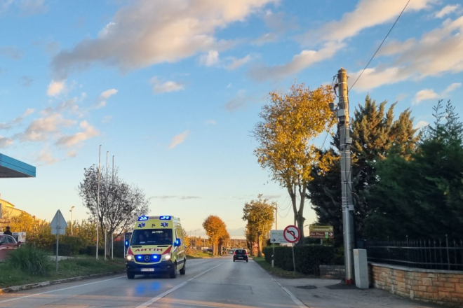 NESREĆA U VODNJANU U sudaru došlo do prevrtanja traktora, vozač traktora teško ozlijeđen