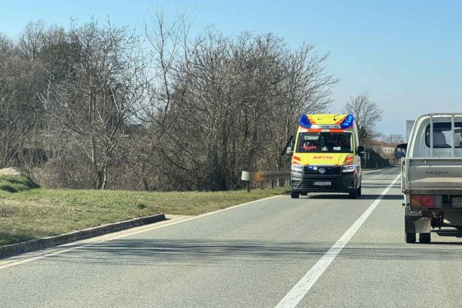 Pazin: Maloljetnik vozio četverocikl bez vozačke dozvole pa izazavo prometnu nereću