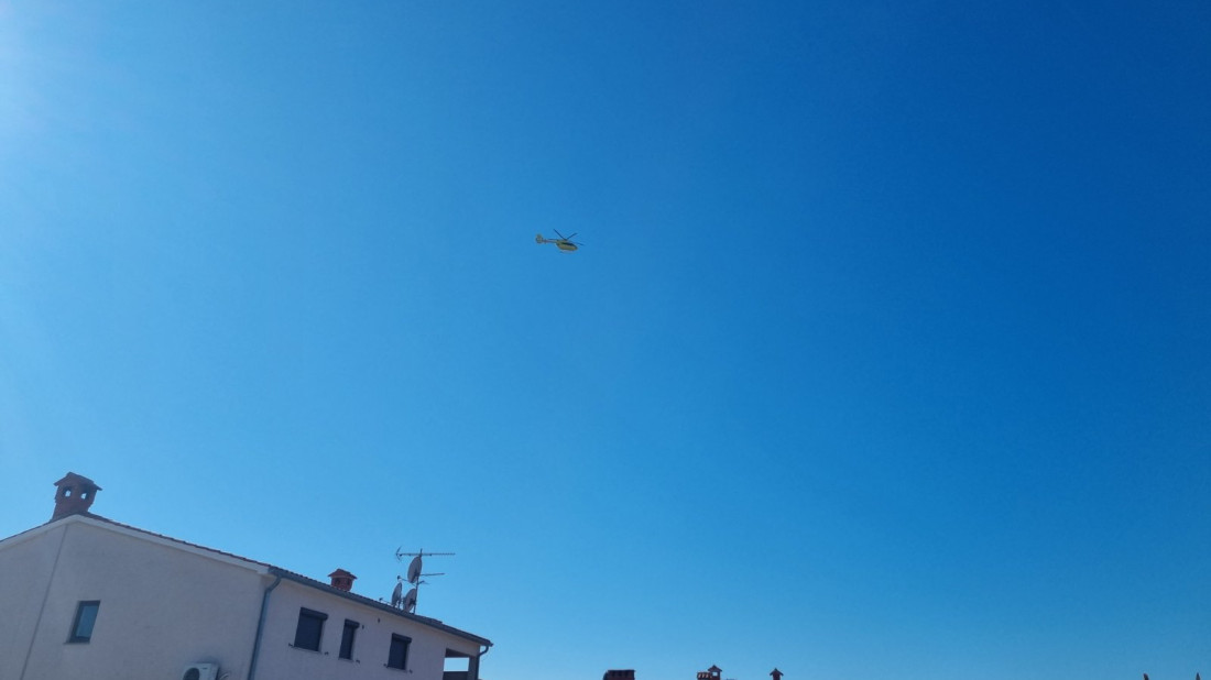 Pao s krova barake nakon pucanja konstrukcije pa helikopterom prevezen u Rijeku