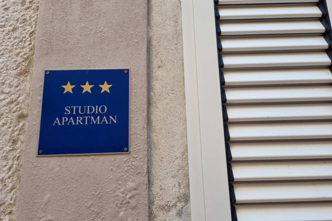 Inicijativa Stanari zajedno poručila saborskim zastupnicima: Nemamo mir u svojim domovima zbog apartmana u zgradama