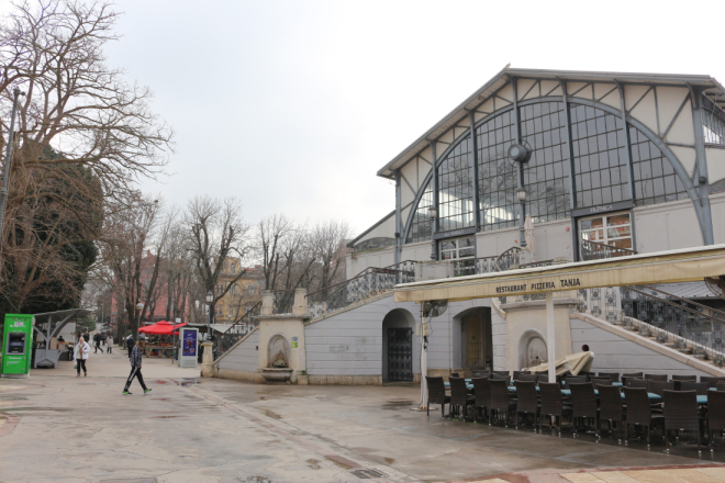 Teški napad u centru Pule: Udarcem šakom u glavu teško ozlijedio 44-godišnjaka