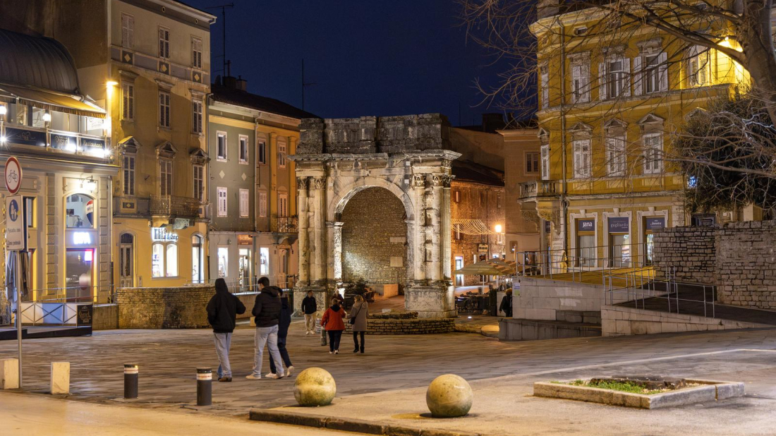 U centru Pule ispisao 13 grafita zanimljivog sadržaja