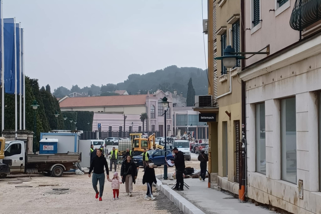 Rovinj: Zbog radova na elektroenergetskoj mreži otežano prometovanje na Trgu na Lokvi