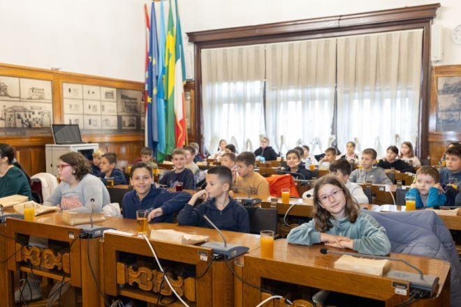 Učenici OŠ Vidikovac u posjetu gradonačelniku Pule Filipu Zoričiću