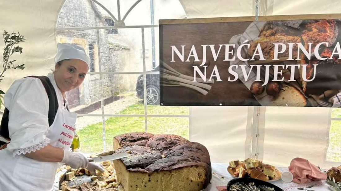 OBOREN SVJETSKI REKORD U Žminju ispečena ogromna pinca teška čak 65 kilograma