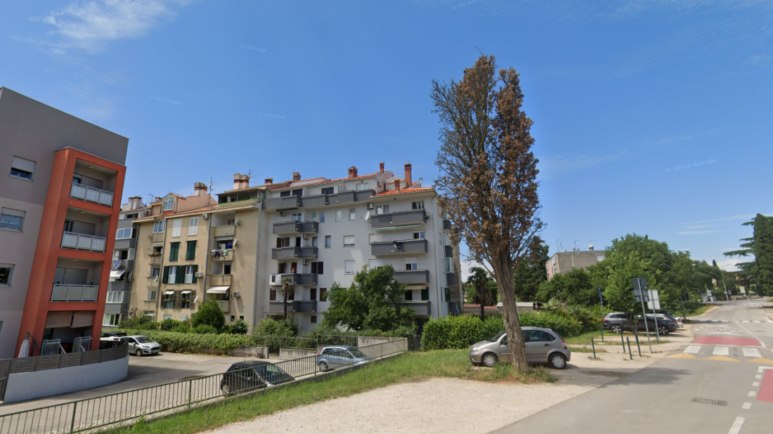 U Rovinju maloljetnik pao sa zgrade na vozilo hitne pomoći! Teško je ozlijeđen