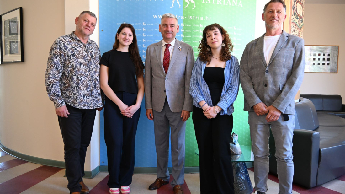 Župan Miletić ugostio učenice Škole primijenjenih umjetnosti i dizajna Lamiju Međedović i Mateu Martinović