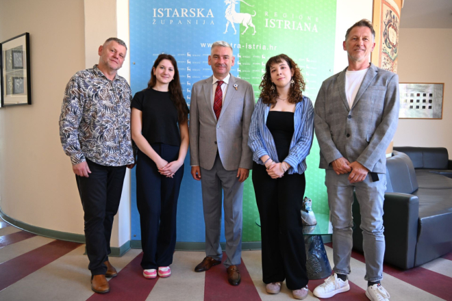Župan Miletić ugostio učenice Škole primijenjenih umjetnosti i dizajna Lamiju Međedović i Mateu Martinović