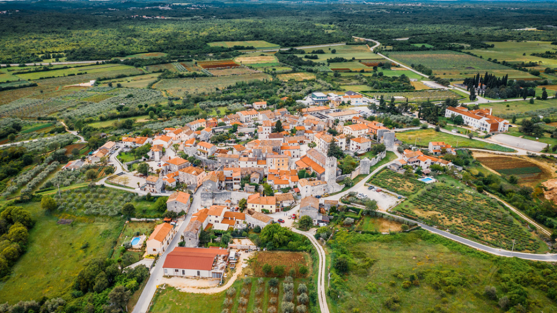 Lopov opljačkao kuću u Istri, turistkinja ga zatekla – ukrao torbicu i pobjegao!
