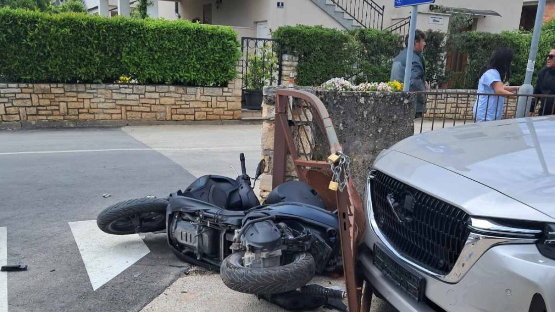 U Poreču teško ozlijeđen 21-godišnji motociklist, na njega naletio Ukrajinac u automobilu