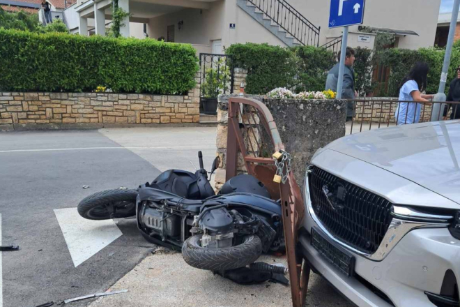 U Poreču teško ozlijeđen 21-godišnji motociklist, na njega naletio Ukrajinac u automobilu