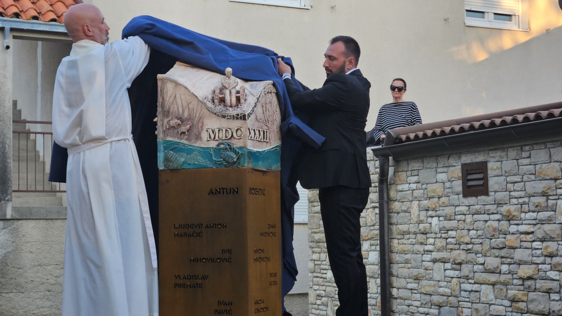 Svečano otkrivena skulptura posvećena svećenicima Premanture