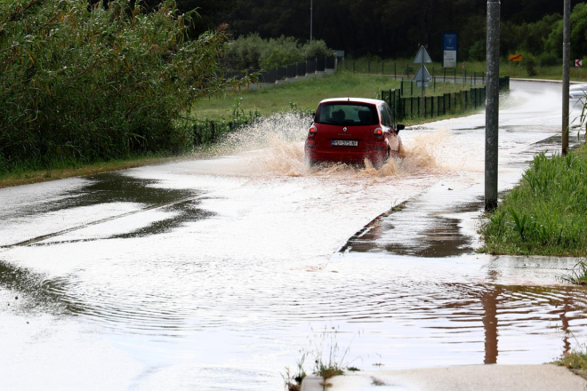 POTOP NA JUGU ISTRE Jako nevrijeme i obilna kiša zahvatila Medulin i okolicu
