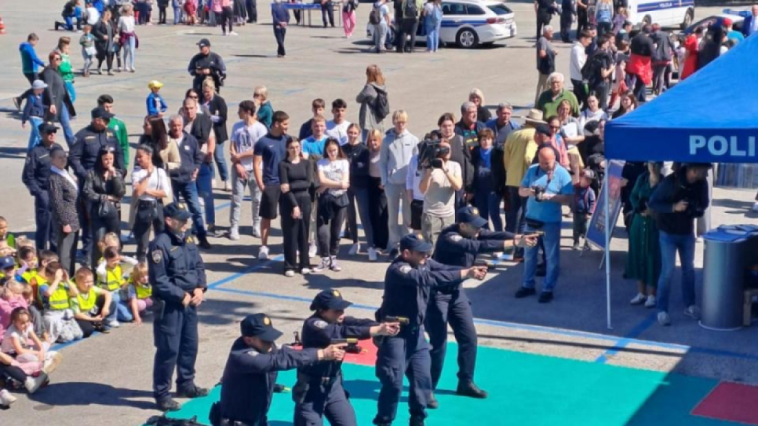 Istarska policija u Puli provela dan u druženju s građanima!
