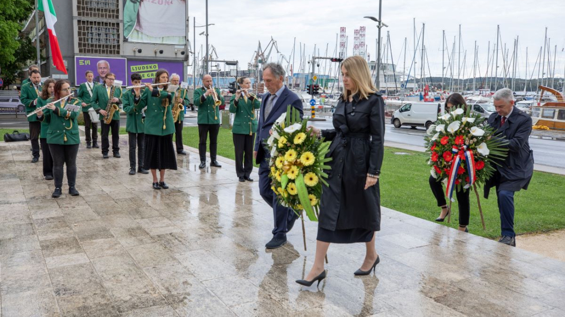 PULA: U Titovom parku položeni vijenci u povodu Dana pobjede nad fašizmom i Dana Europe