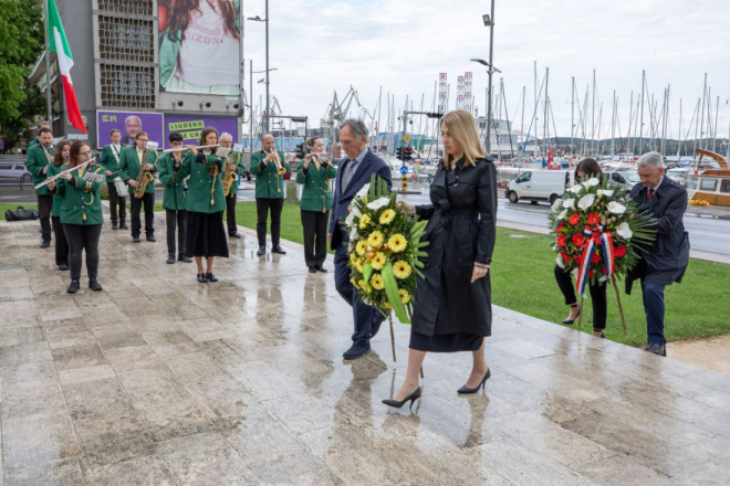 PULA: U Titovom parku položeni vijenci u povodu Dana pobjede nad fašizmom i Dana Europe